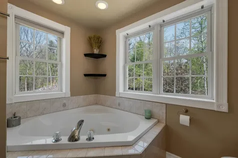 71 Auburn Road Hooksett NH 03106