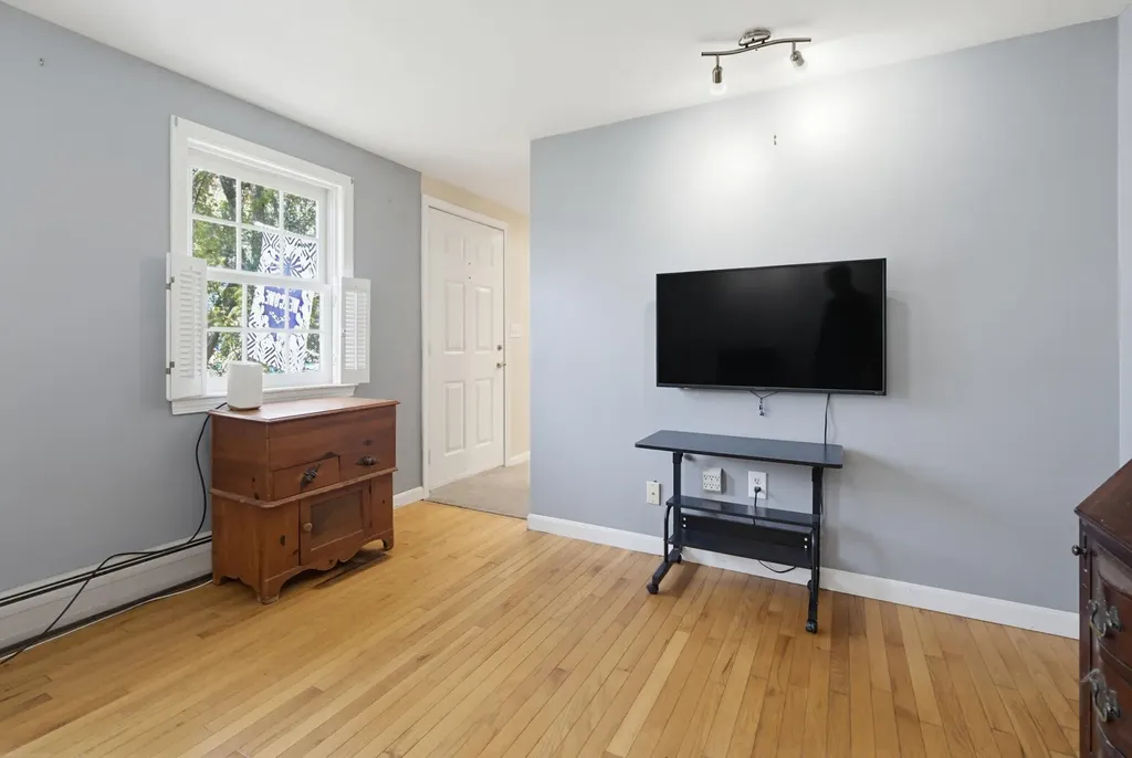 11 Custom Street Nashua NH 03062