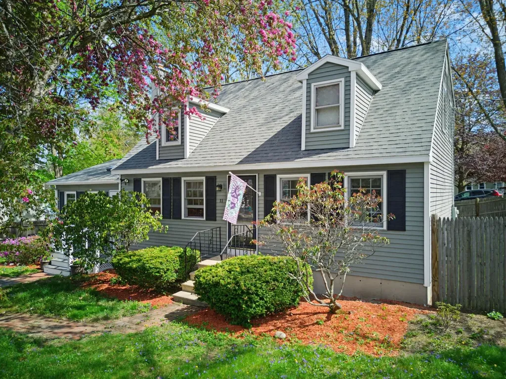 11 Custom Street Nashua NH 03062