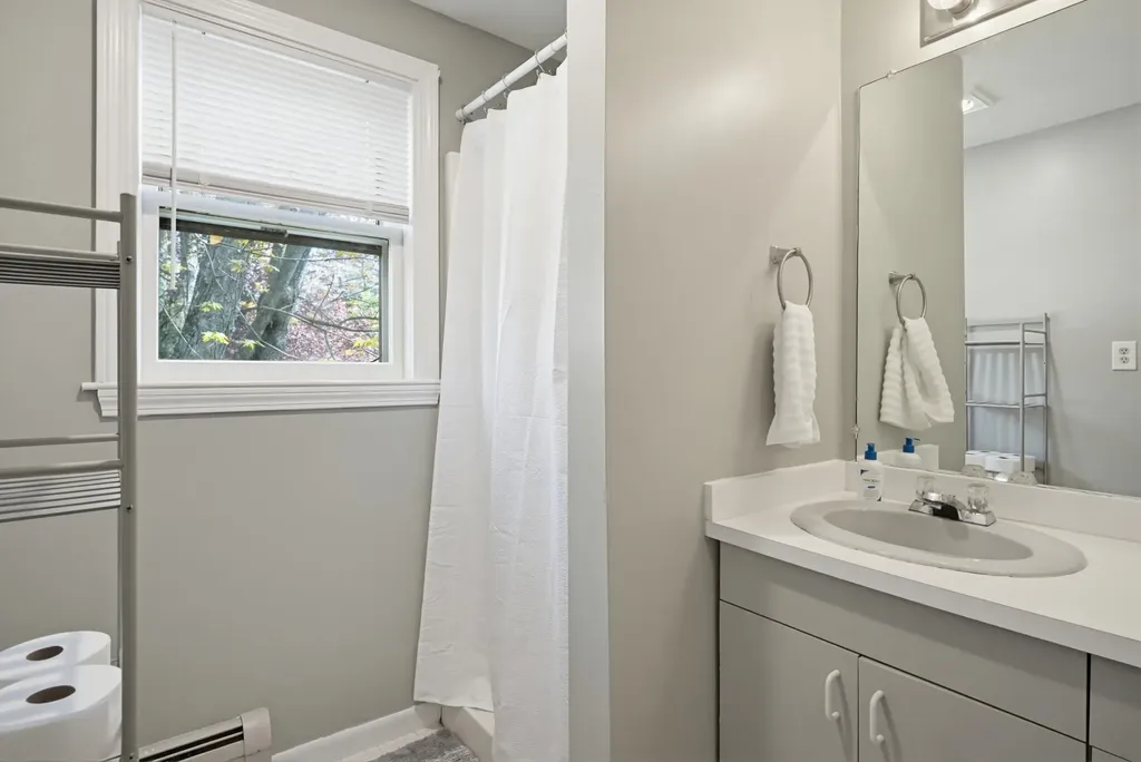 11 Custom Street Nashua NH 03062