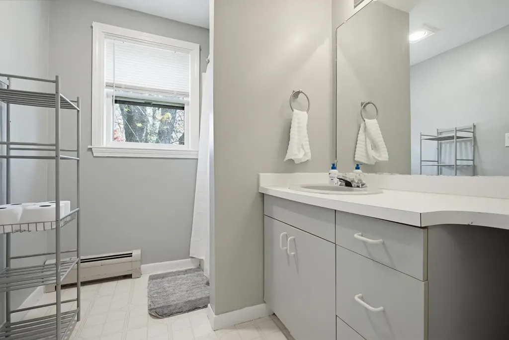 11 Custom Street Nashua NH 03062