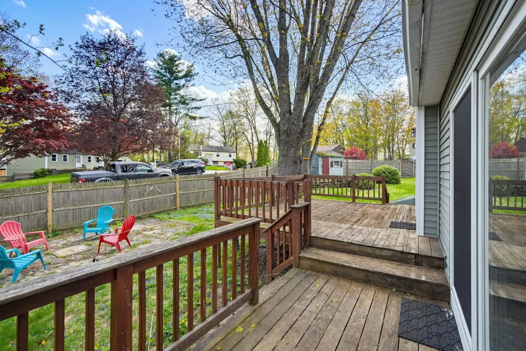 11 Custom Street Nashua NH 03062