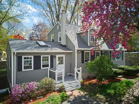 11 Custom Street Nashua NH 03062