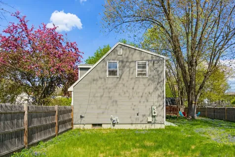 11 Custom Street Nashua NH 03062