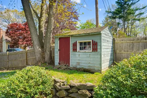 11 Custom Street Nashua NH 03062