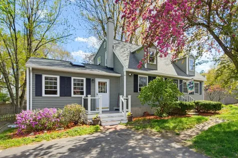 11 Custom Street Nashua NH 03062