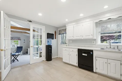 11 Custom Street Nashua NH 03062