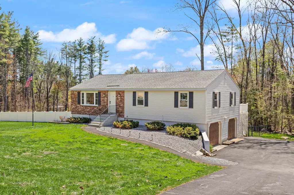 17 Oxbow Lane Derry NH 03038