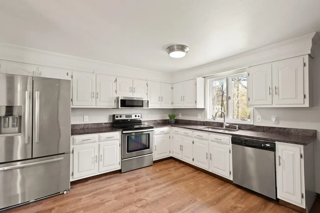 17 Oxbow Lane Derry NH 03038