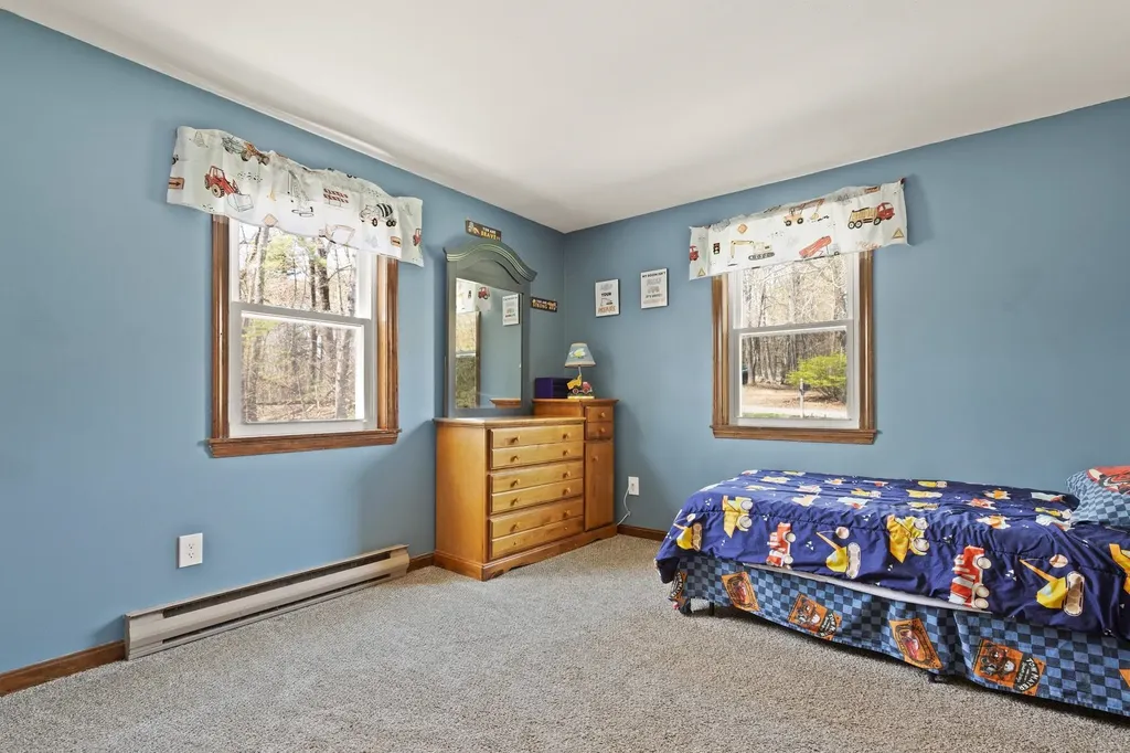 17 Oxbow Lane Derry NH 03038