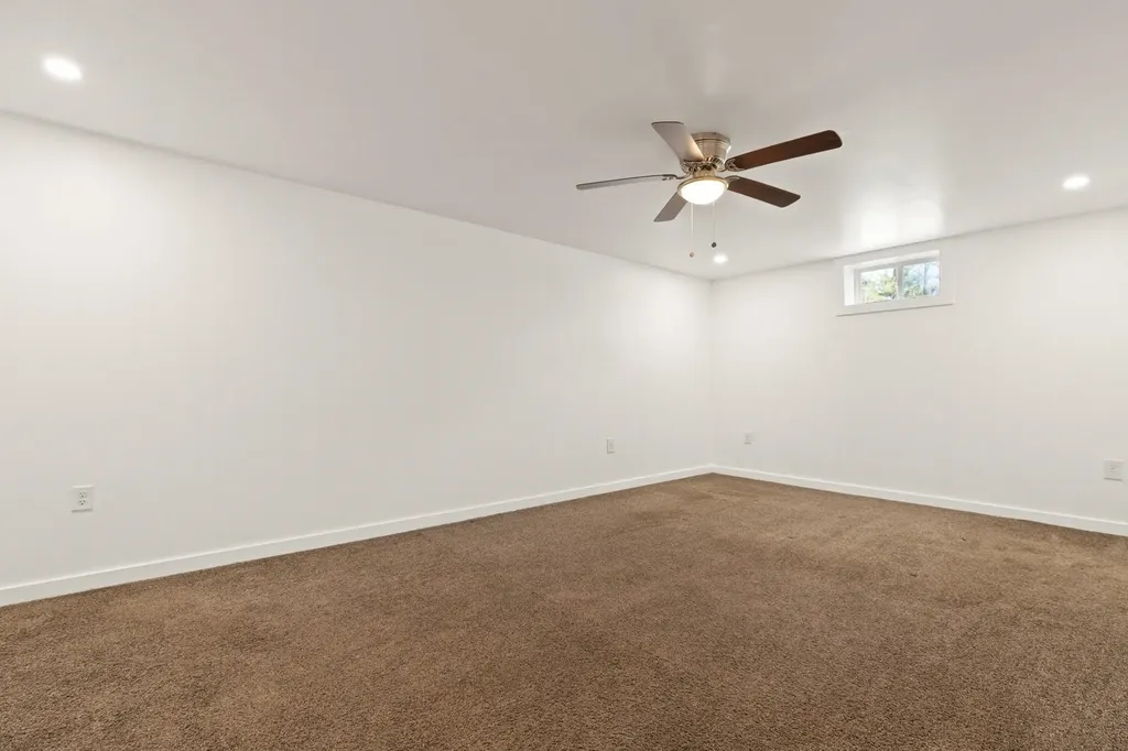 17 Oxbow Lane Derry NH 03038