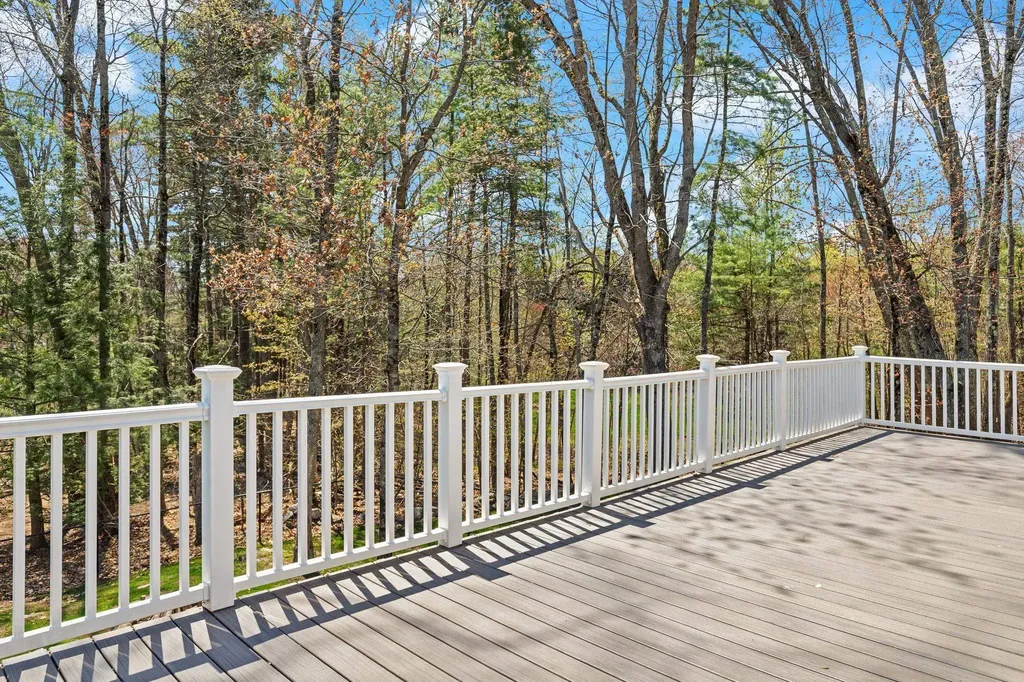 17 Oxbow Lane Derry NH 03038