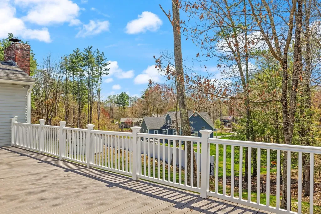 17 Oxbow Lane Derry NH 03038