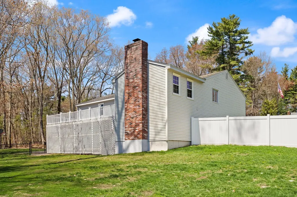 17 Oxbow Lane Derry NH 03038