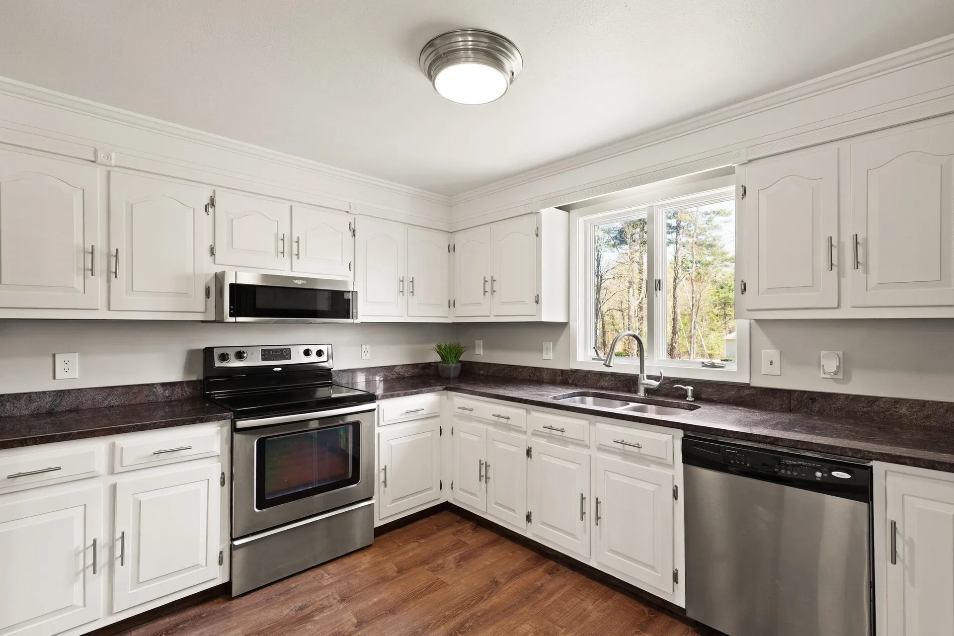 17 Oxbow Lane Derry NH 03038