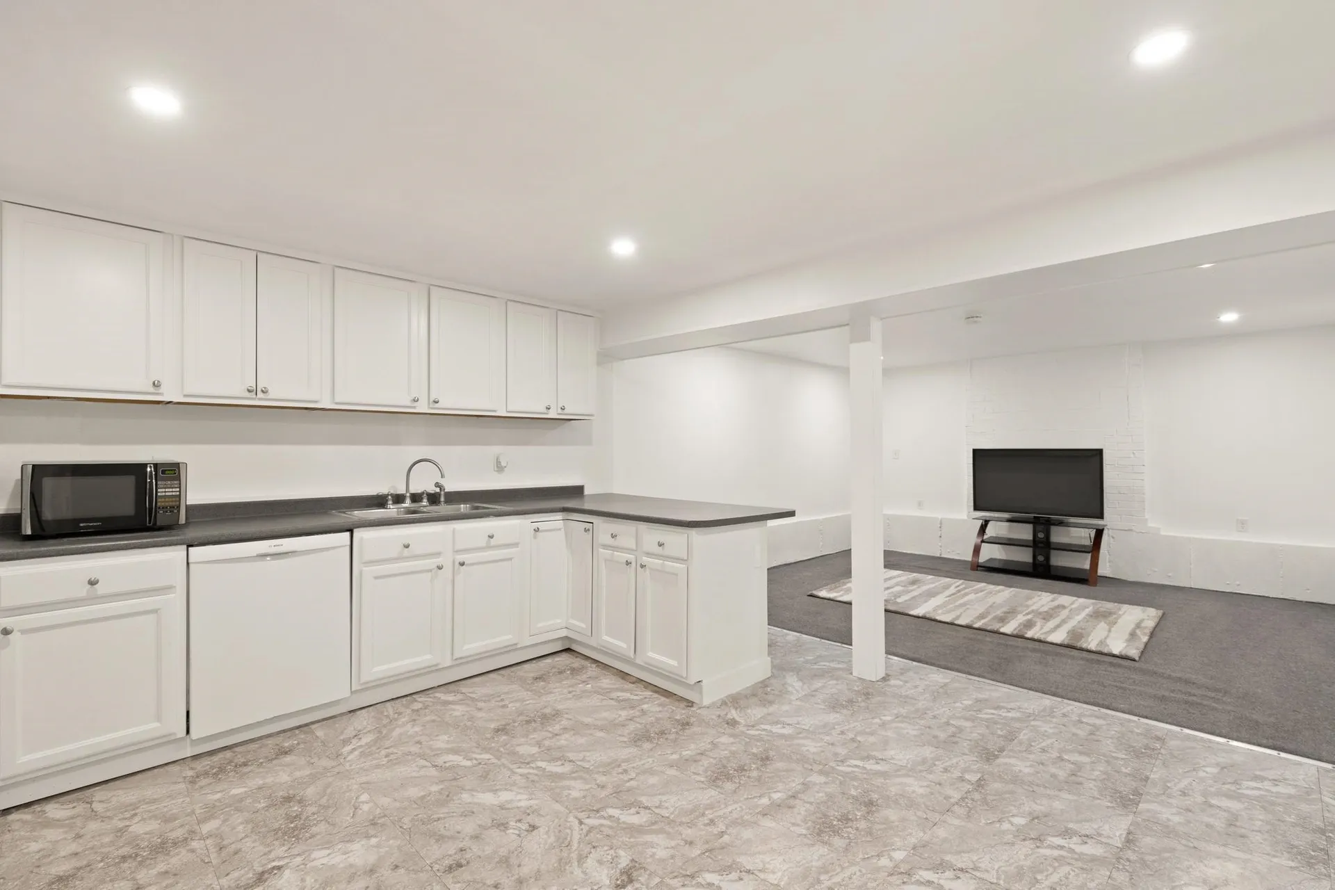 17 Oxbow Lane Derry NH 03038