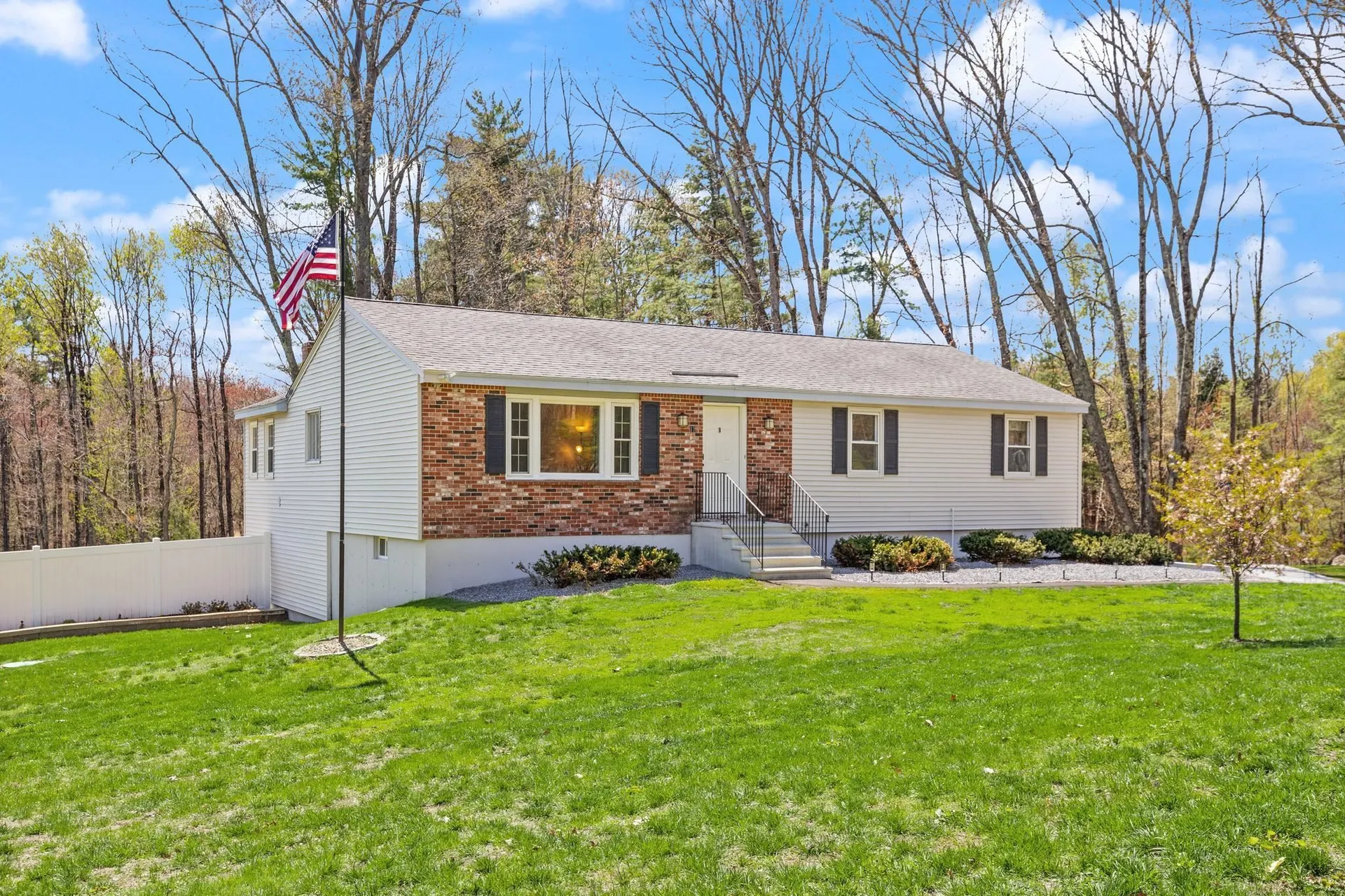 17 Oxbow Lane Derry NH 03038