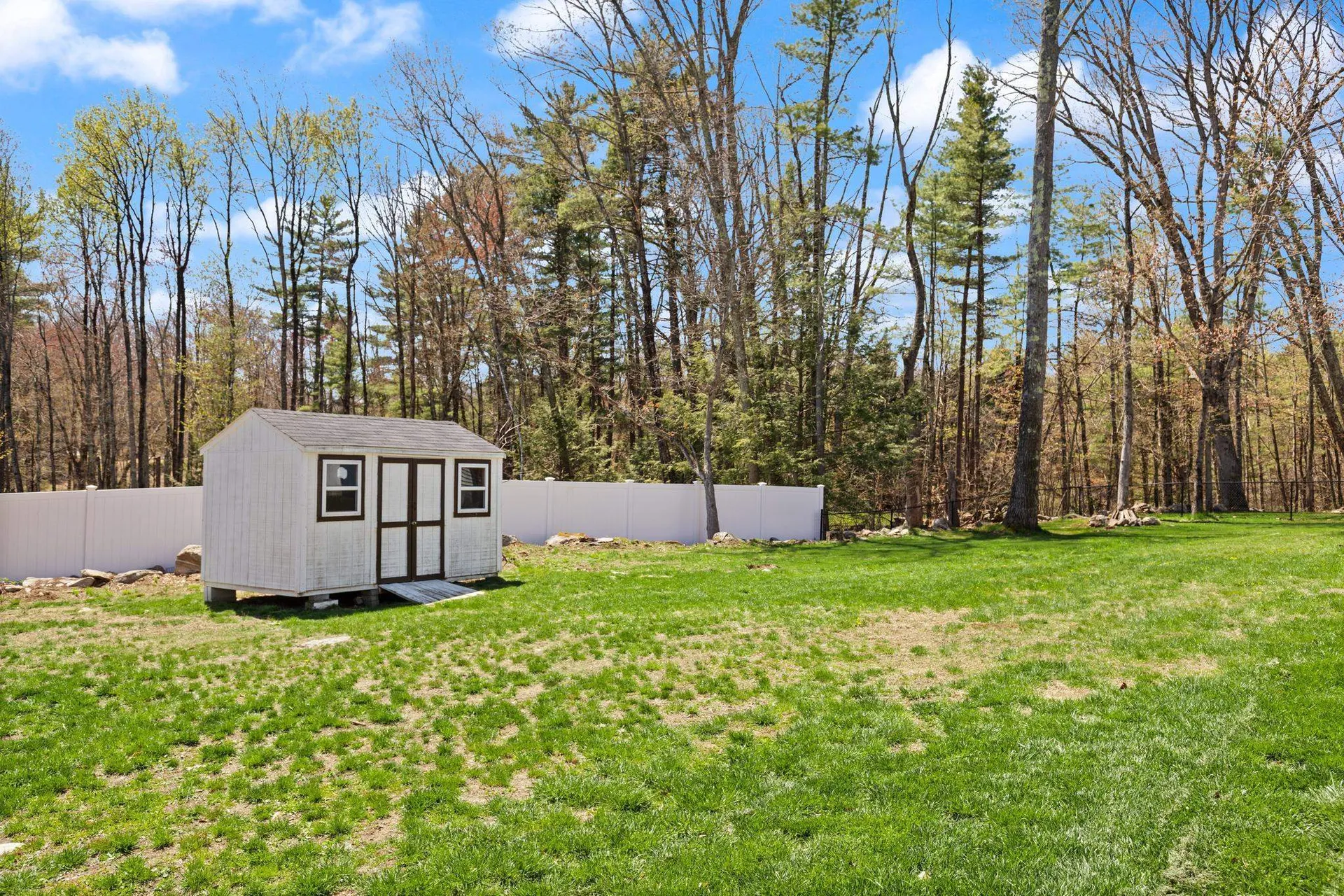 17 Oxbow Lane Derry NH 03038