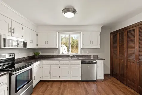 17 Oxbow Lane Derry NH 03038