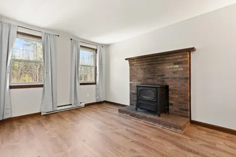 17 Oxbow Lane Derry NH 03038