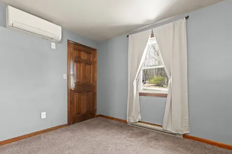 17 Oxbow Lane Derry NH 03038
