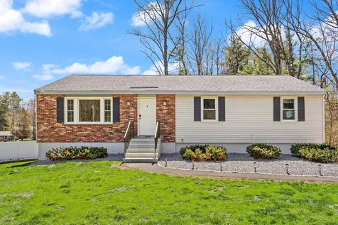 17 Oxbow Lane Derry NH 03038