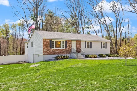 17 Oxbow Lane Derry NH 03038