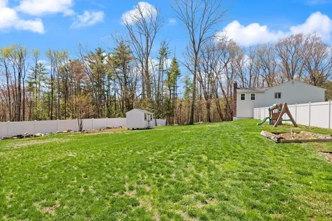 17 Oxbow Lane Derry NH 03038