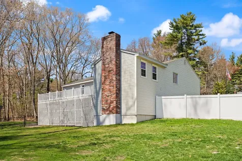 17 Oxbow Lane Derry NH 03038