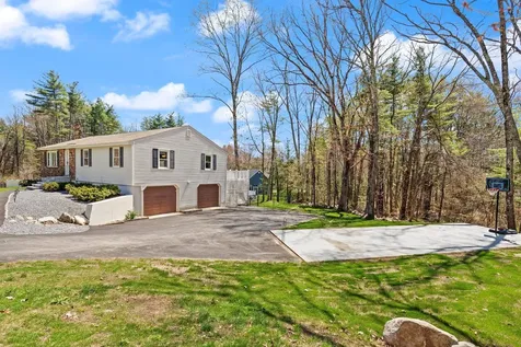 17 Oxbow Lane Derry NH 03038