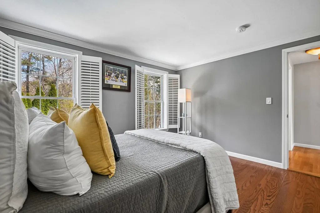 11 Longmeadow Road Windham NH 03087