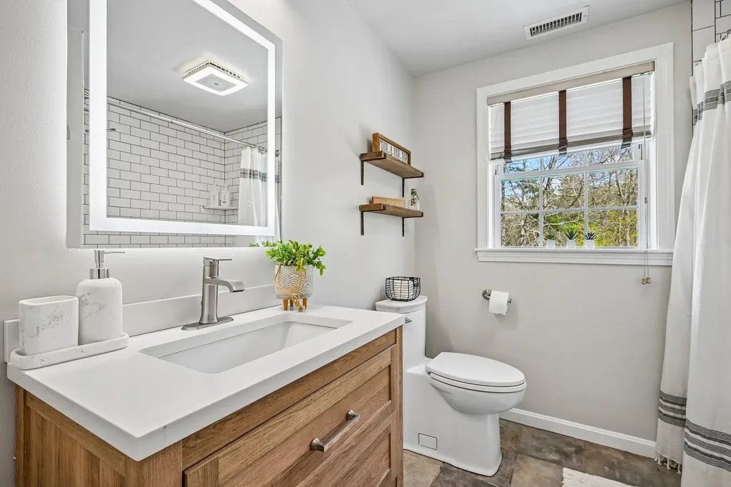 11 Longmeadow Road Windham NH 03087