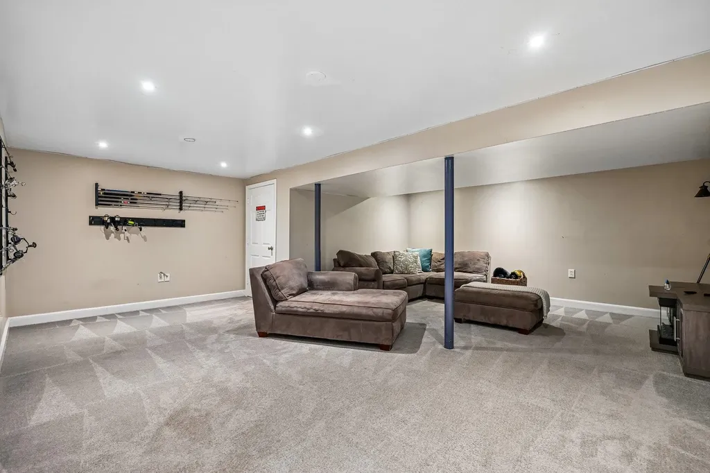 11 Longmeadow Road Windham NH 03087