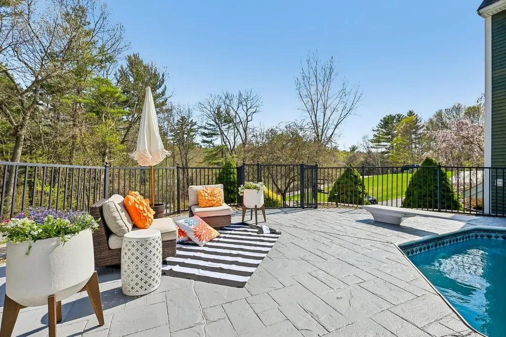 11 Longmeadow Road Windham NH 03087
