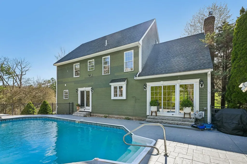 11 Longmeadow Road Windham NH 03087