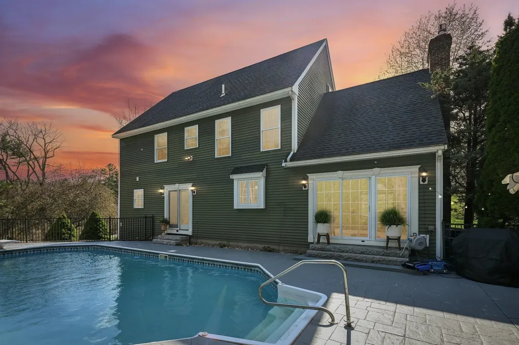11 Longmeadow Road Windham NH 03087