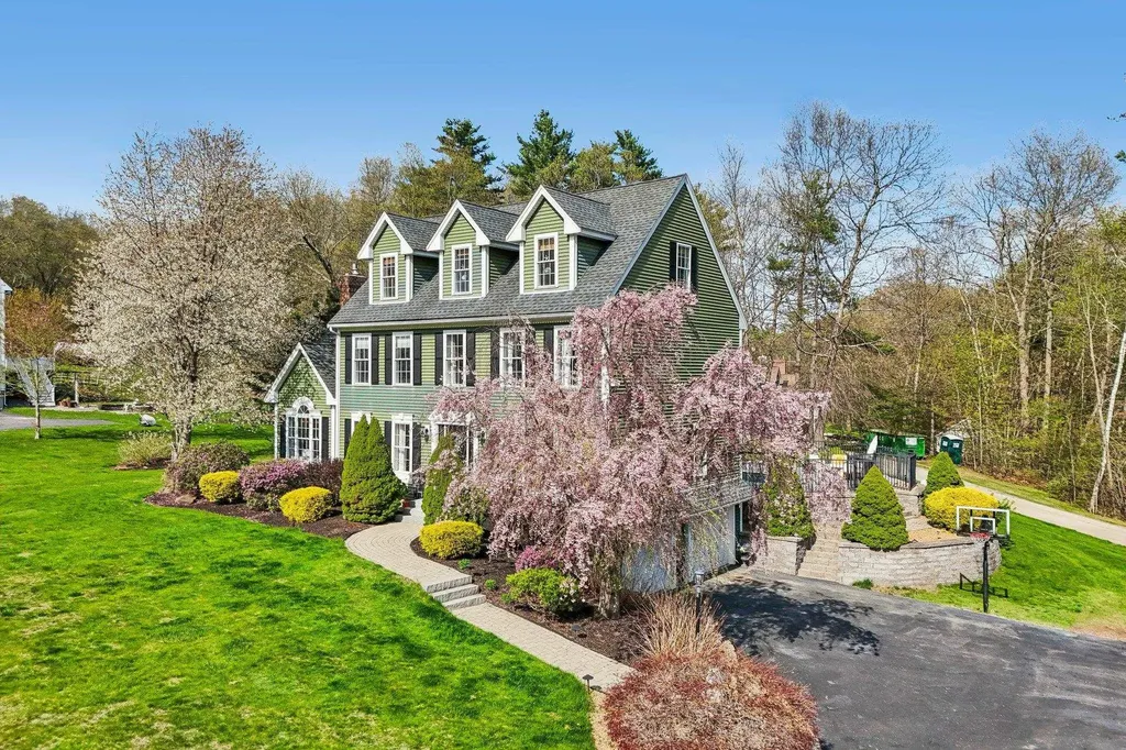 11 Longmeadow Road Windham NH 03087