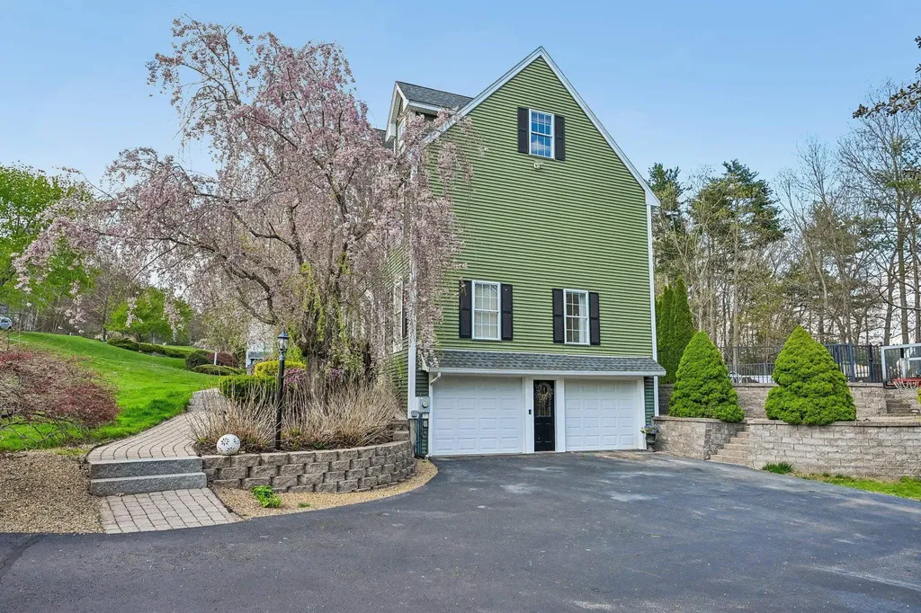 11 Longmeadow Road Windham NH 03087