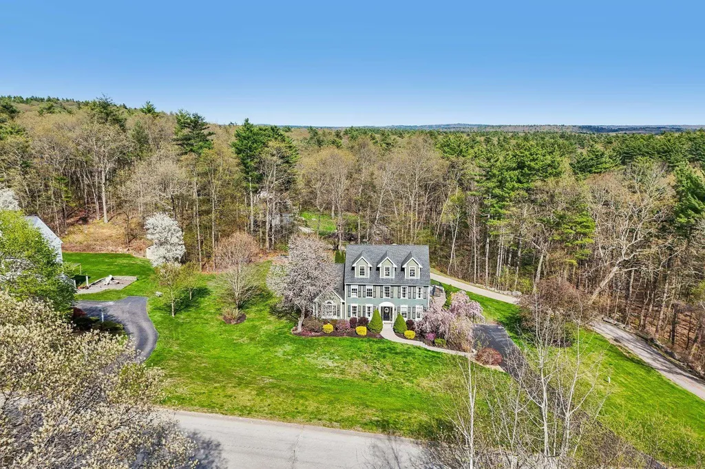11 Longmeadow Road Windham NH 03087