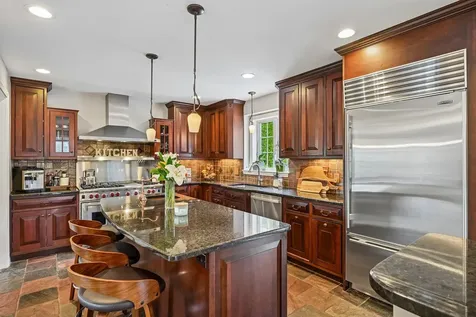 11 Longmeadow Road Windham NH 03087