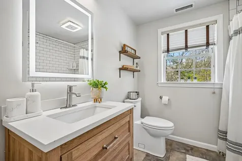 11 Longmeadow Road Windham NH 03087