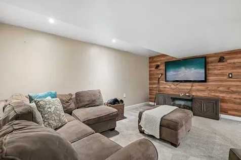 11 Longmeadow Road Windham NH 03087