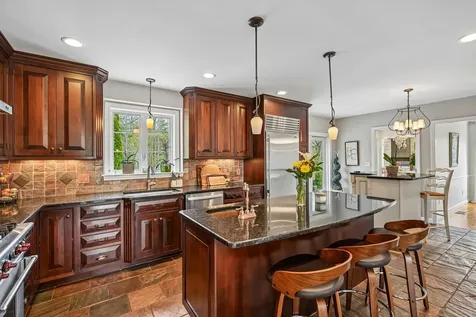11 Longmeadow Road Windham NH 03087