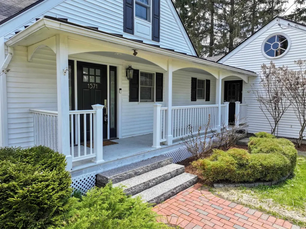 1571 Vt Route 30 Cornwall VT 05753