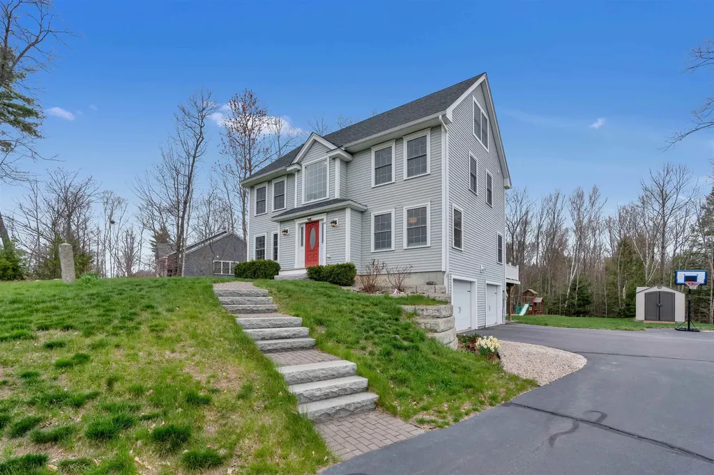 58 Village Place Drive Barrington NH 03825