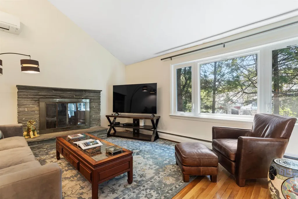 9 Carolan Avenue Hampton NH 03842-1546