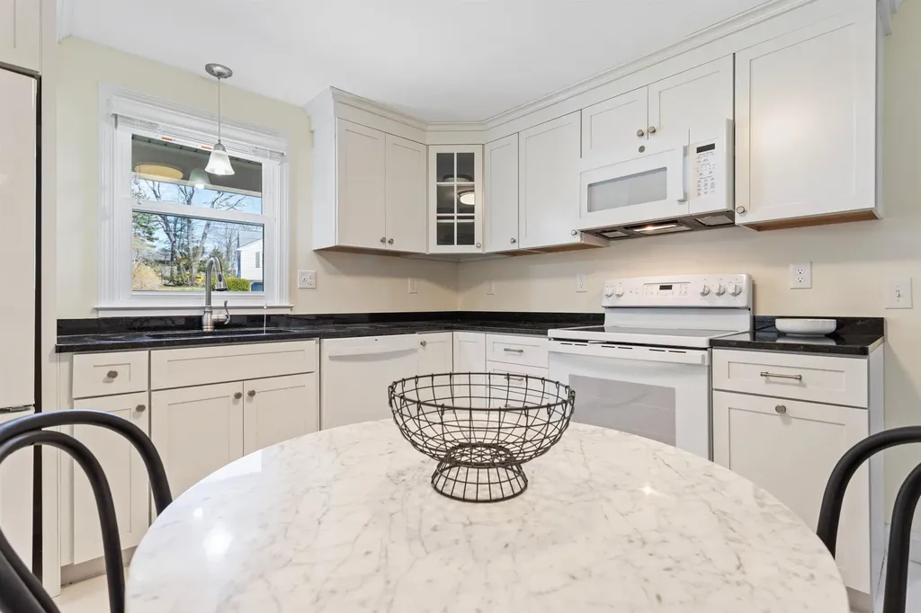 9 Carolan Avenue Hampton NH 03842-1546
