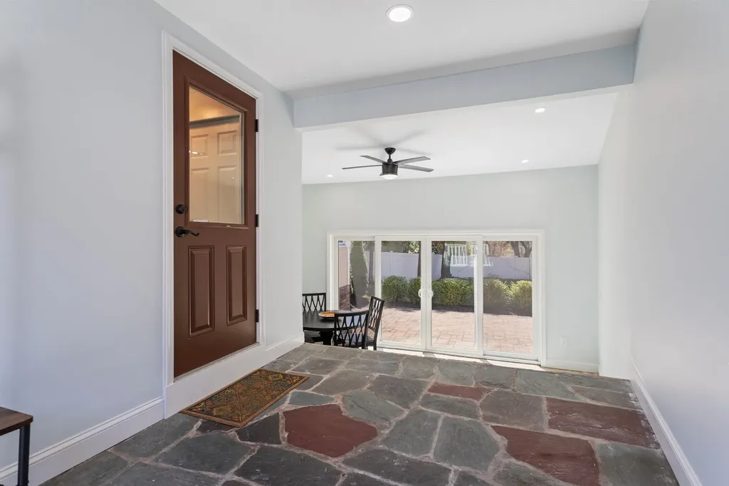9 Carolan Avenue Hampton NH 03842-1546