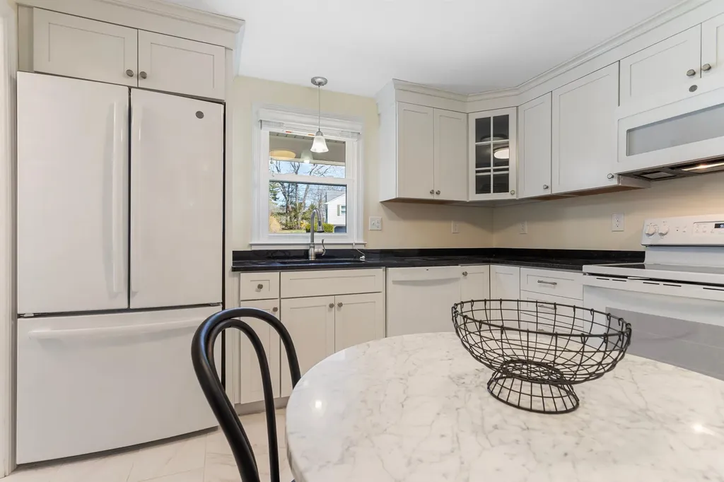 9 Carolan Avenue Hampton NH 03842-1546