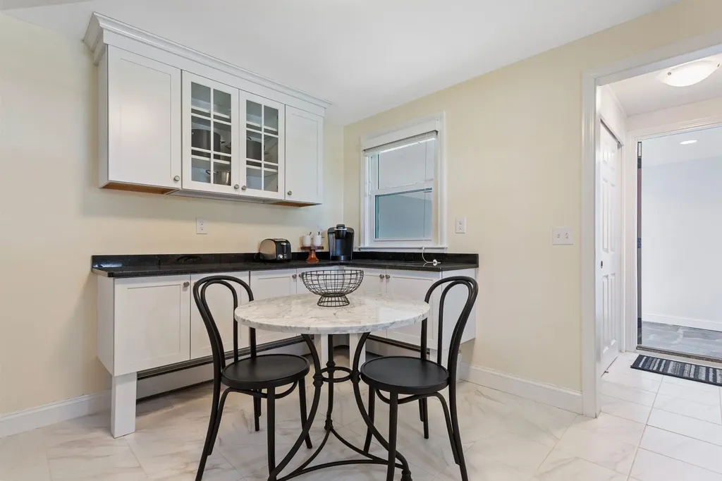 9 Carolan Avenue Hampton NH 03842-1546